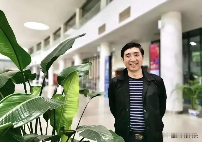 中戏再爆大地震！明星恩师主动投案，娱乐圈哗然
 
中央戏剧学院表演系原主任陈刚涉