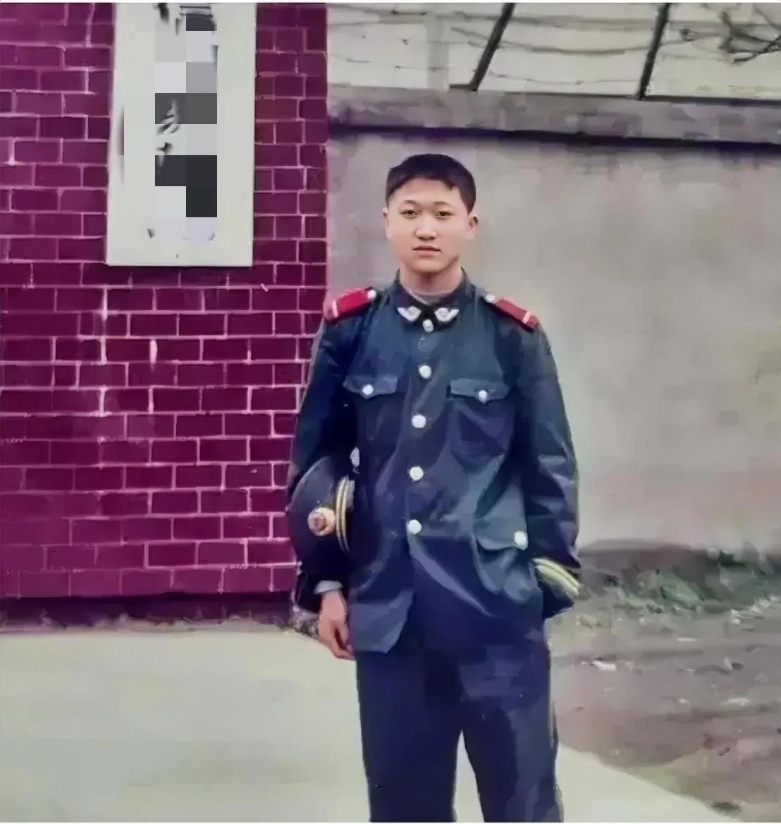 2006年，3名壮汉带着一女孩上了火车，坐车途中，女孩悄悄向冉松柏求救，可冉松柏