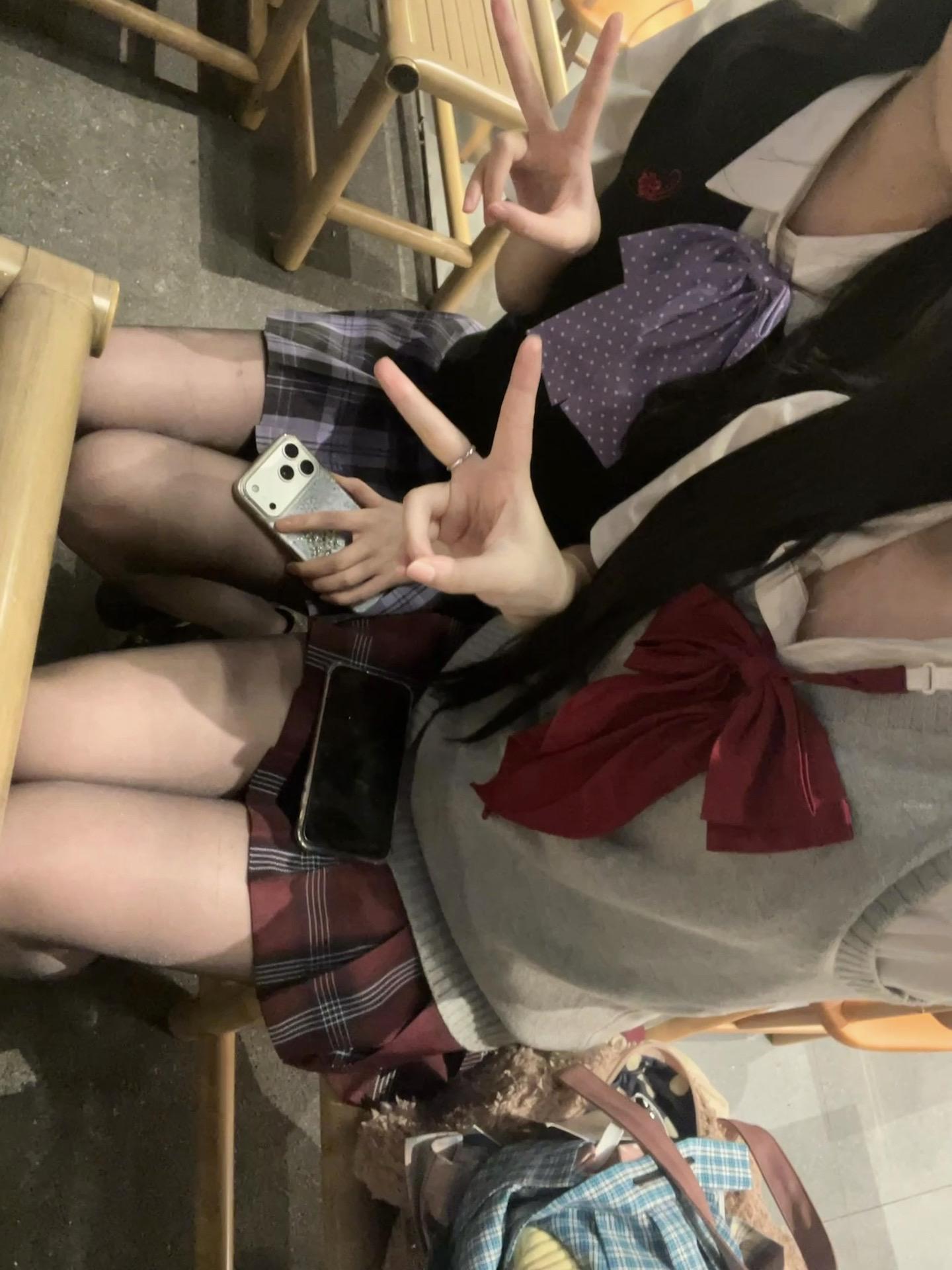 谢谢你们 总是对我很用心 把我喂的饱饱的 情绪好好的 跟你们在一起我很幸福