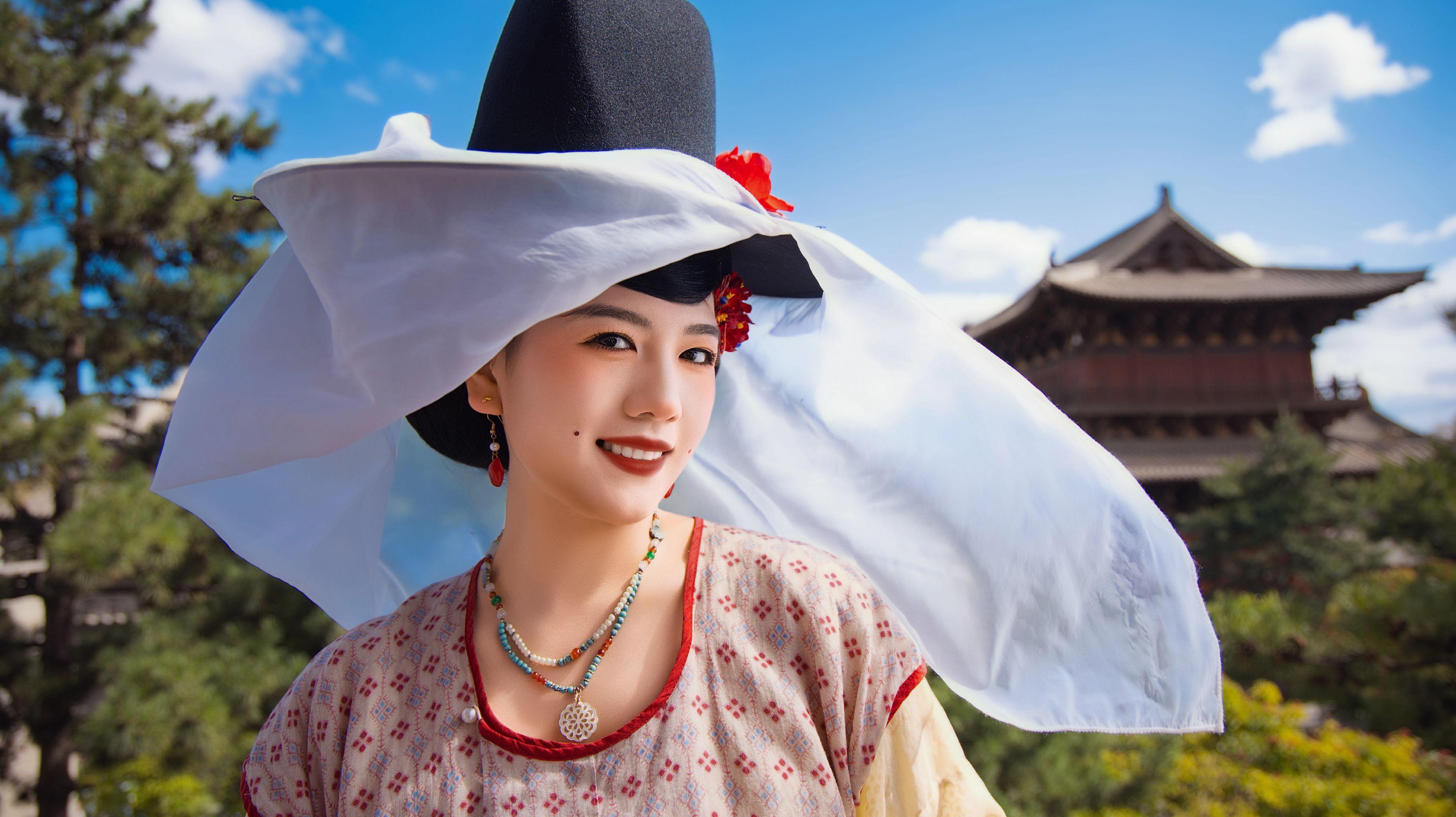 我鲜衣怒马 寻遍了长安花。华严寺 汉服 摄影