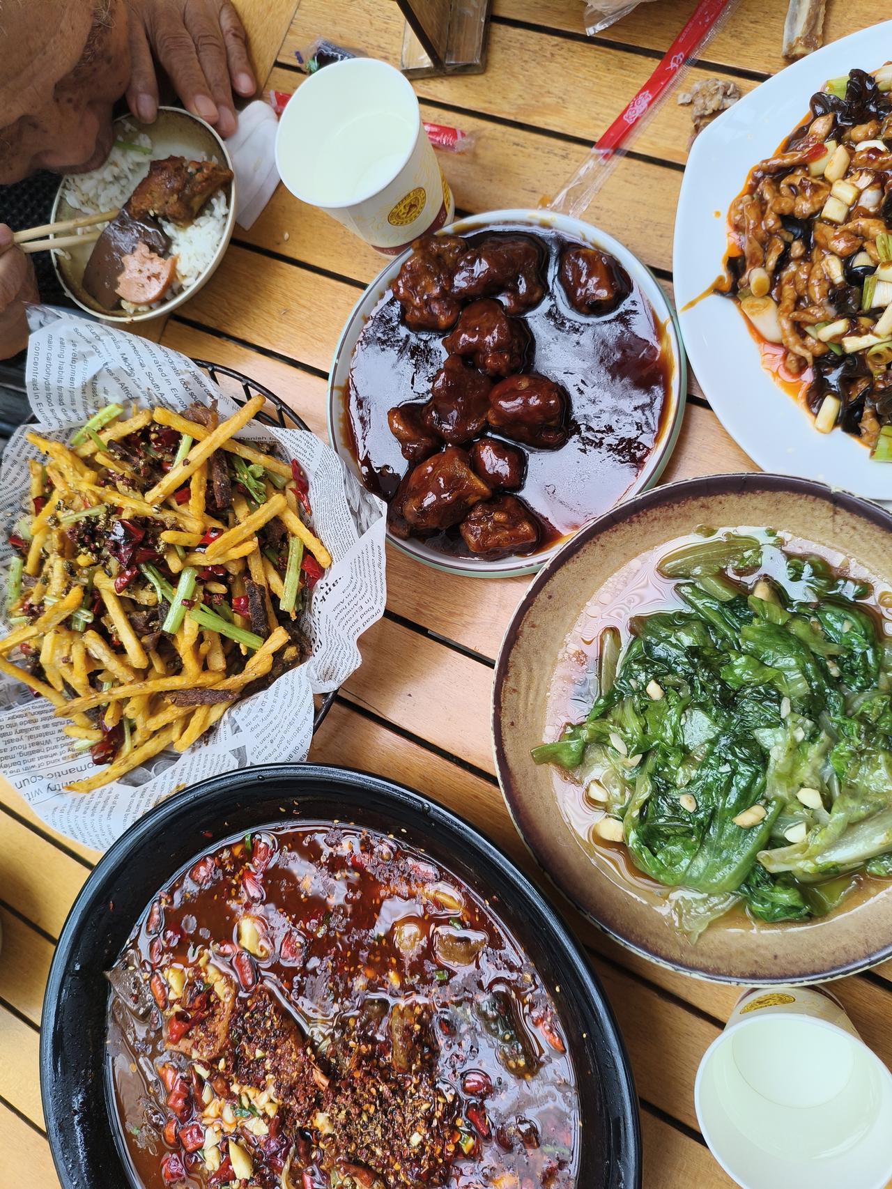 真硬核的职场人，靠带饭实现三重赢：经济上节省开支，健康上远离外卖，效率上赢回时间