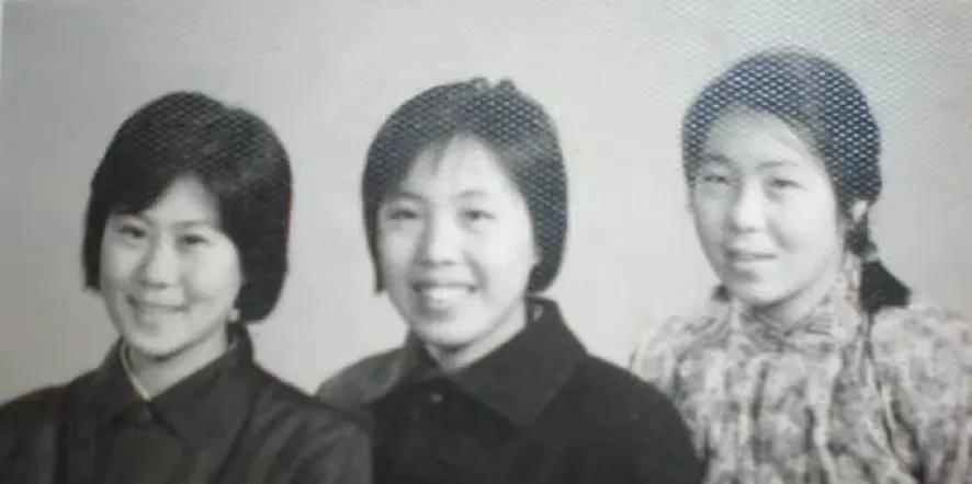 1979年，上海女知青李宝华为了返城，抛弃丈夫和年仅4岁的女儿。走那天，女儿哭喊