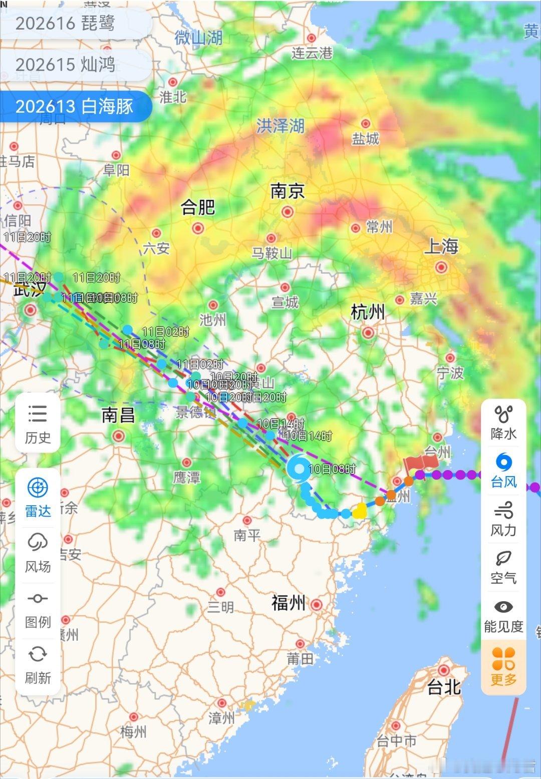 白海豚 上班早上上班的时候下大雨，这会了反而雨小了好多，就针对打工人白海豚 上班