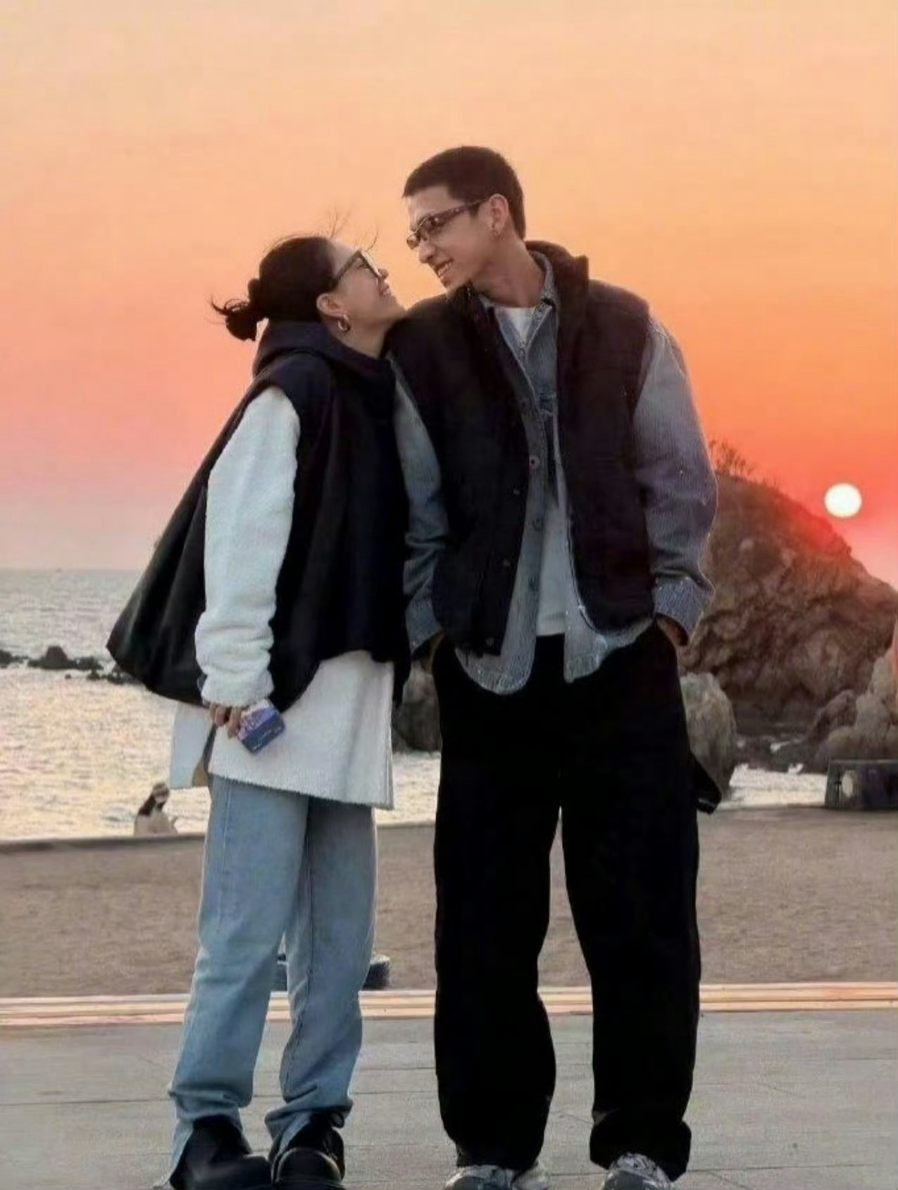 蔡琳车澈敢看爱的修学旅行吗蔡琳车澈前夫前妻都上恋综了这届网友是懂玩梗的，发问蔡琳