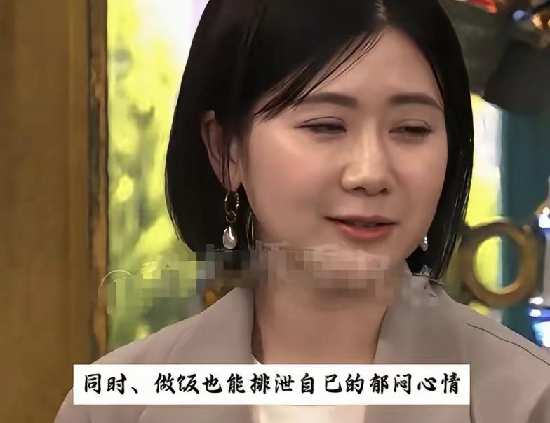 福原爱离婚后的三年基本上是自己做饭吃，真的让人觉得她过日子很节省，不是那种爱铺张
