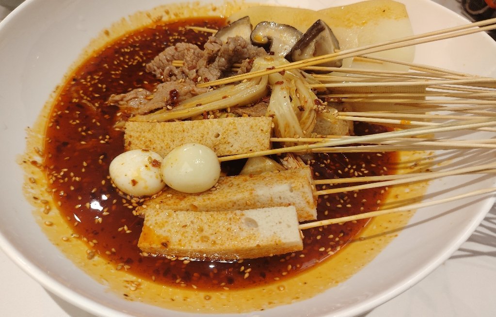 钵钵鸡～啊钵～钵钵鸡～一元一串的钵钵鸡～ 