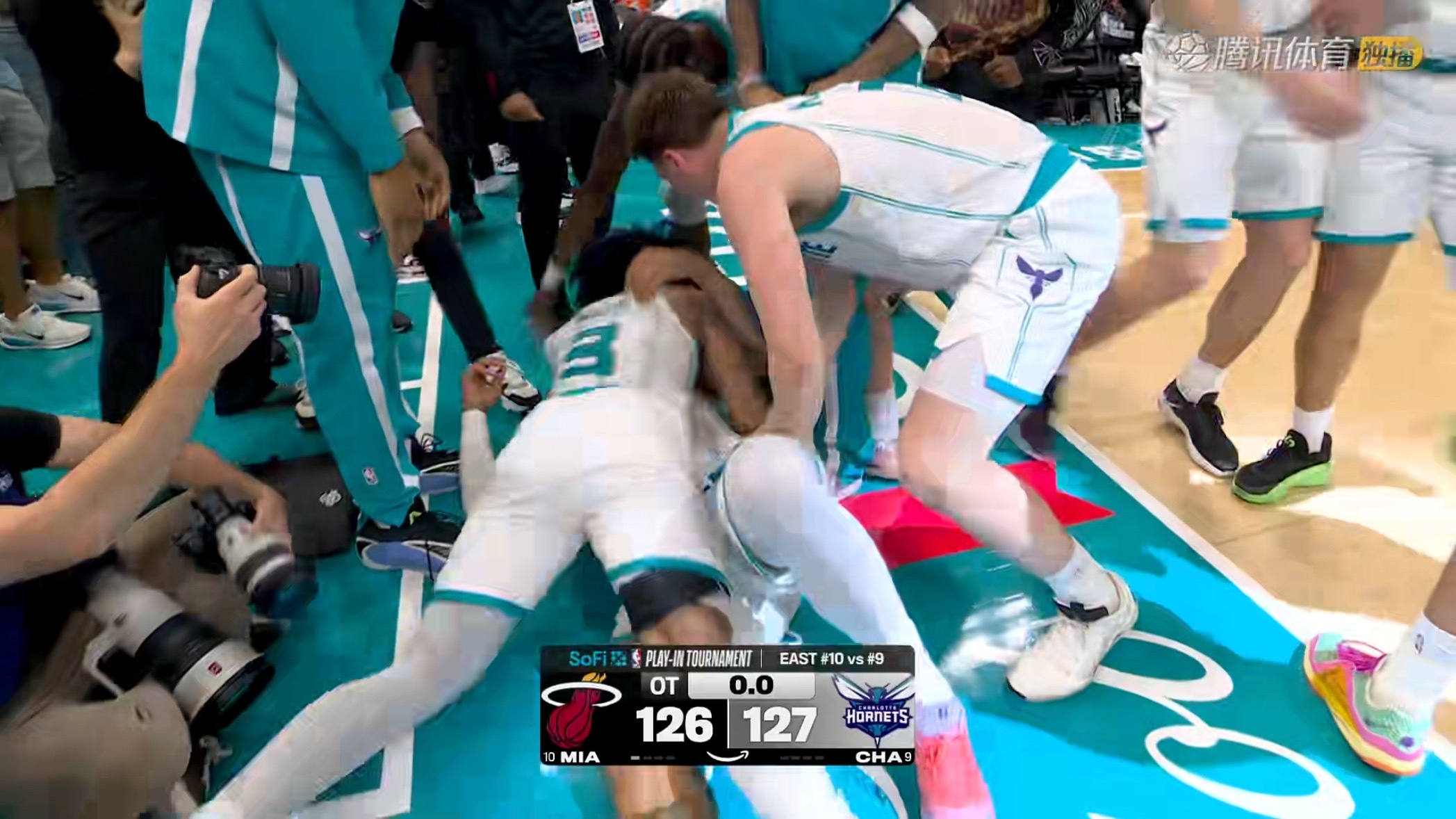 硬，确实硬，年轻就是任性有实力也有天赋，当然也会犯错误黄蜂队赢下附加赛热火vs黄