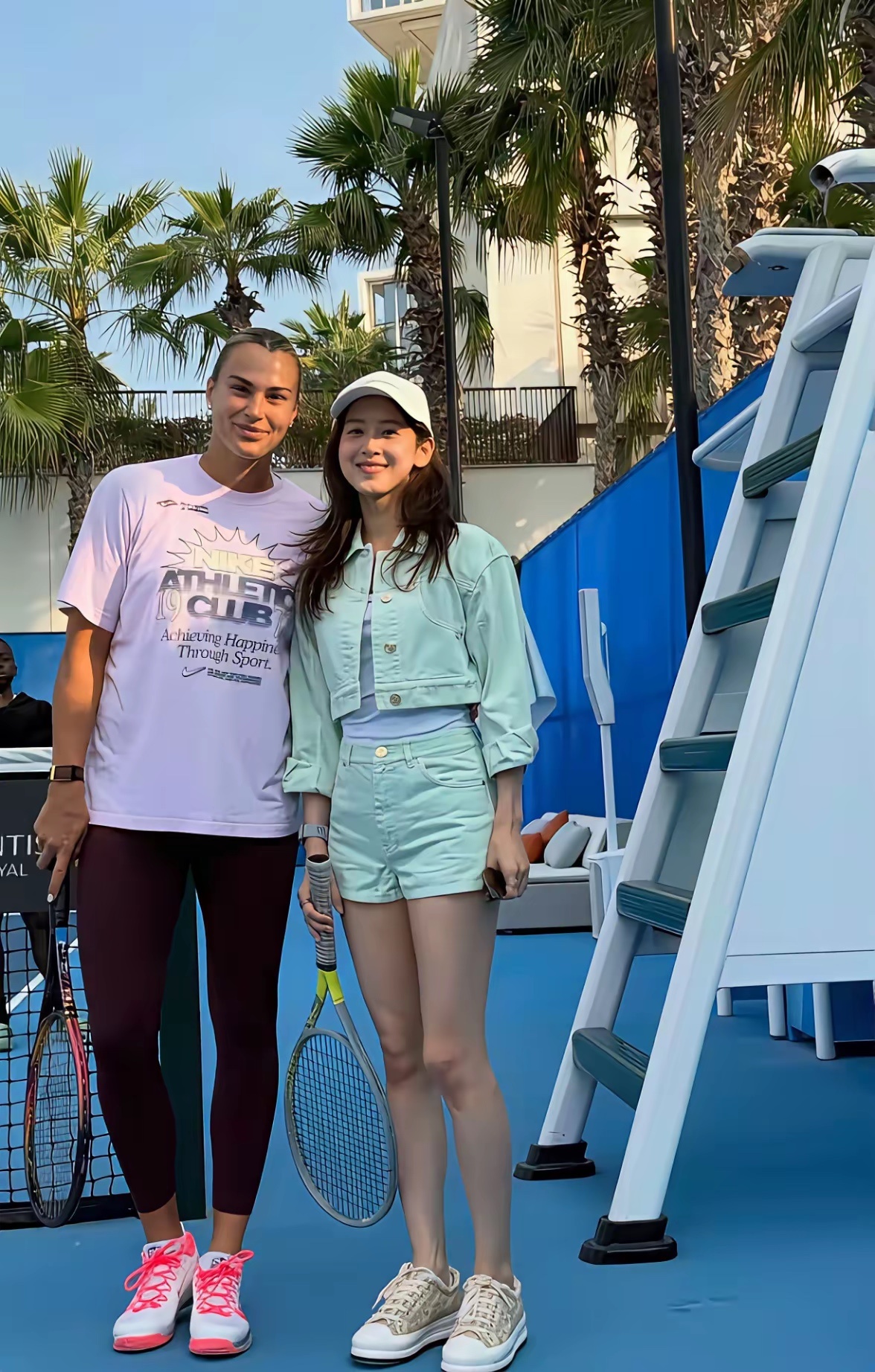 有钱人的圈子真小，章泽天随便打打就能约萨巴伦卡。 