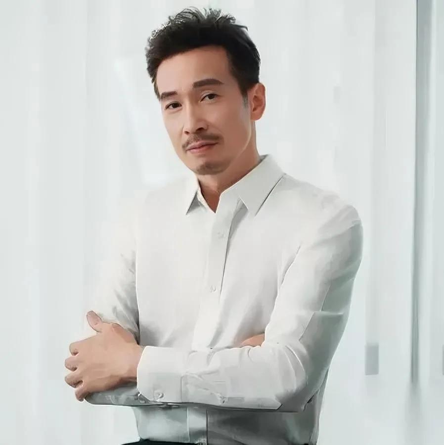 陈豪的咖啡店，黄了两家。

连TVB视帝都踩坑的生意，

普通人真别乱碰。

5