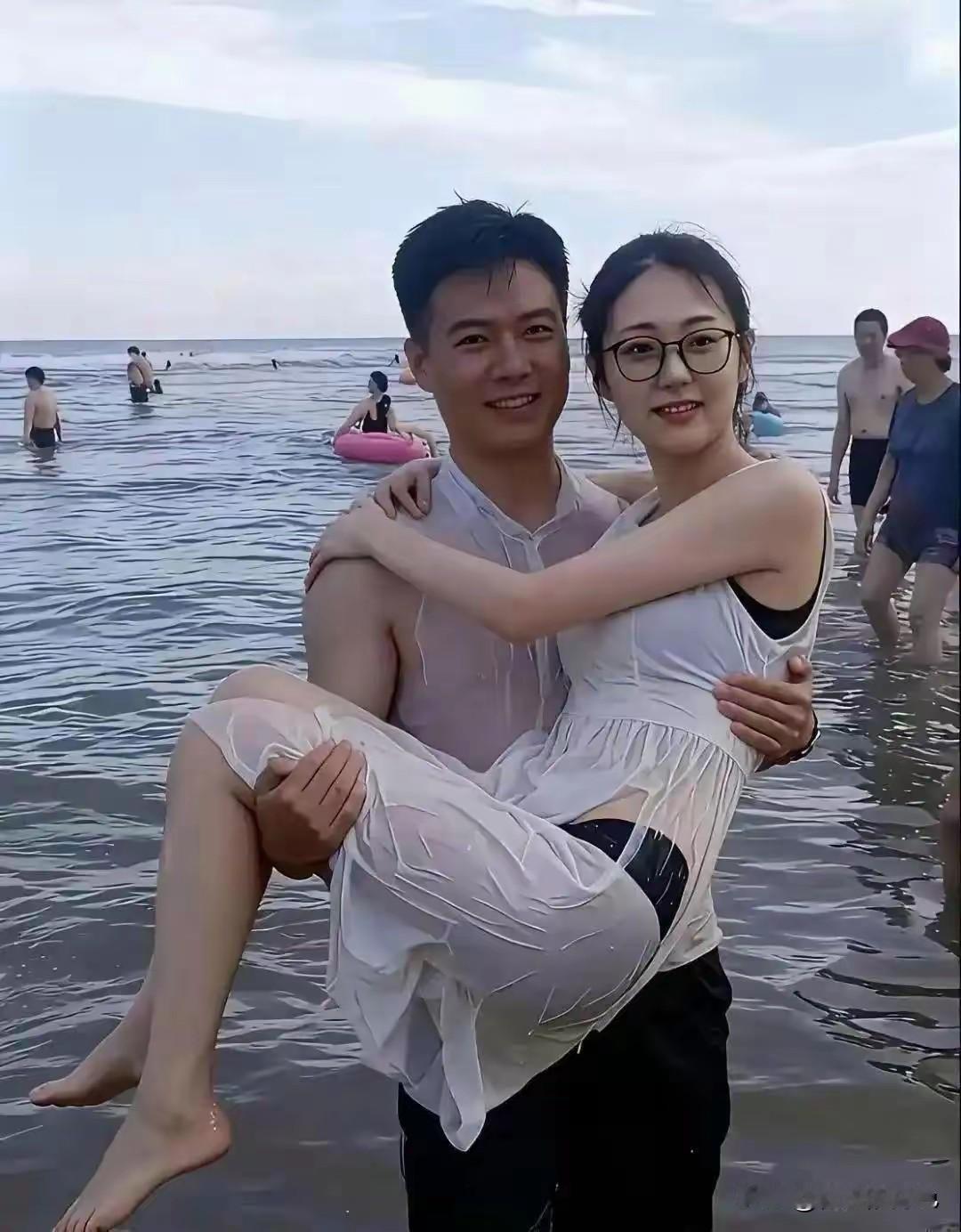 果然幸福藏不住。