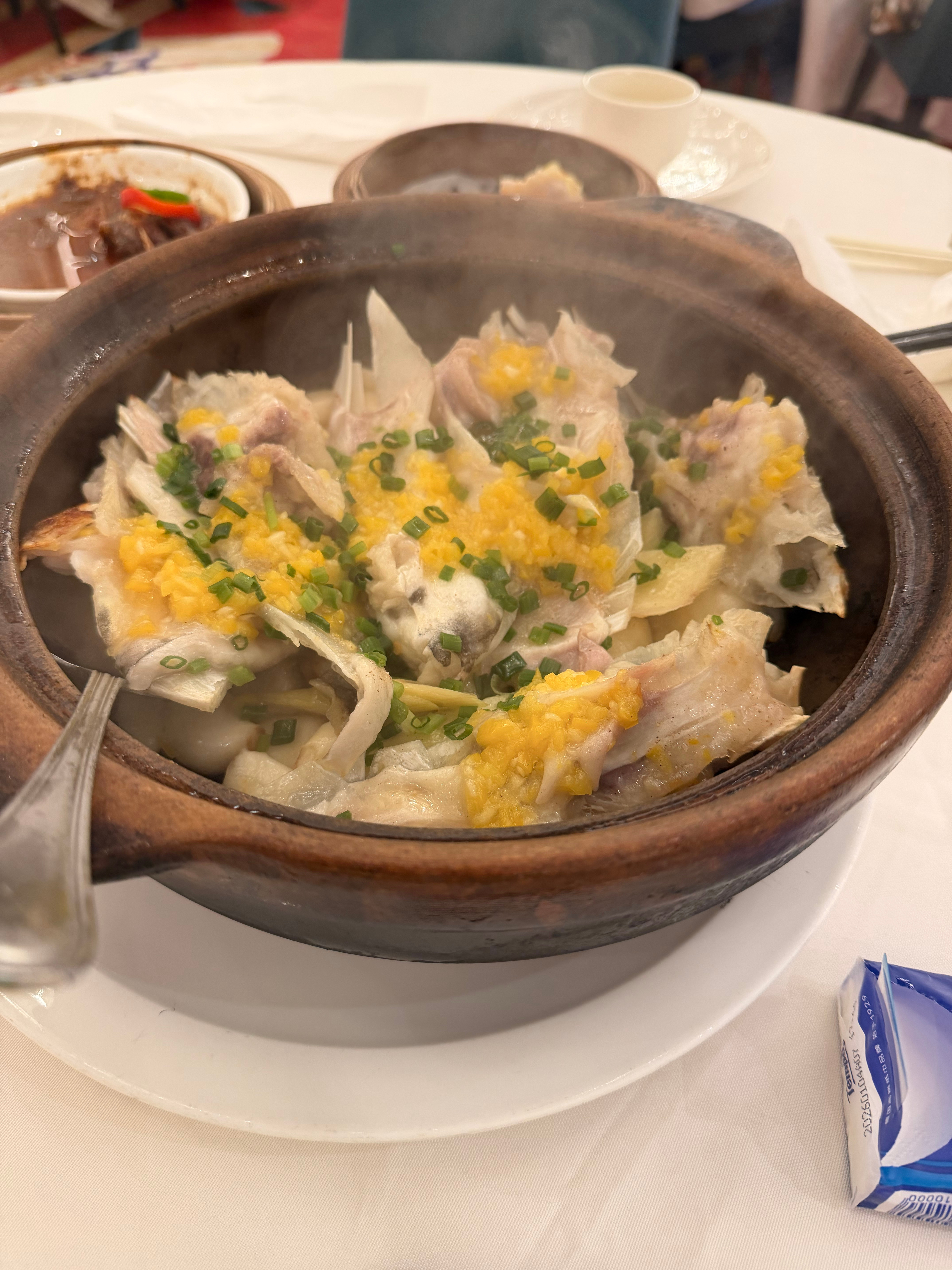 天啦，这鱼，这鱼…一口下去黏嘴巴，跟吃花胶似的！ 