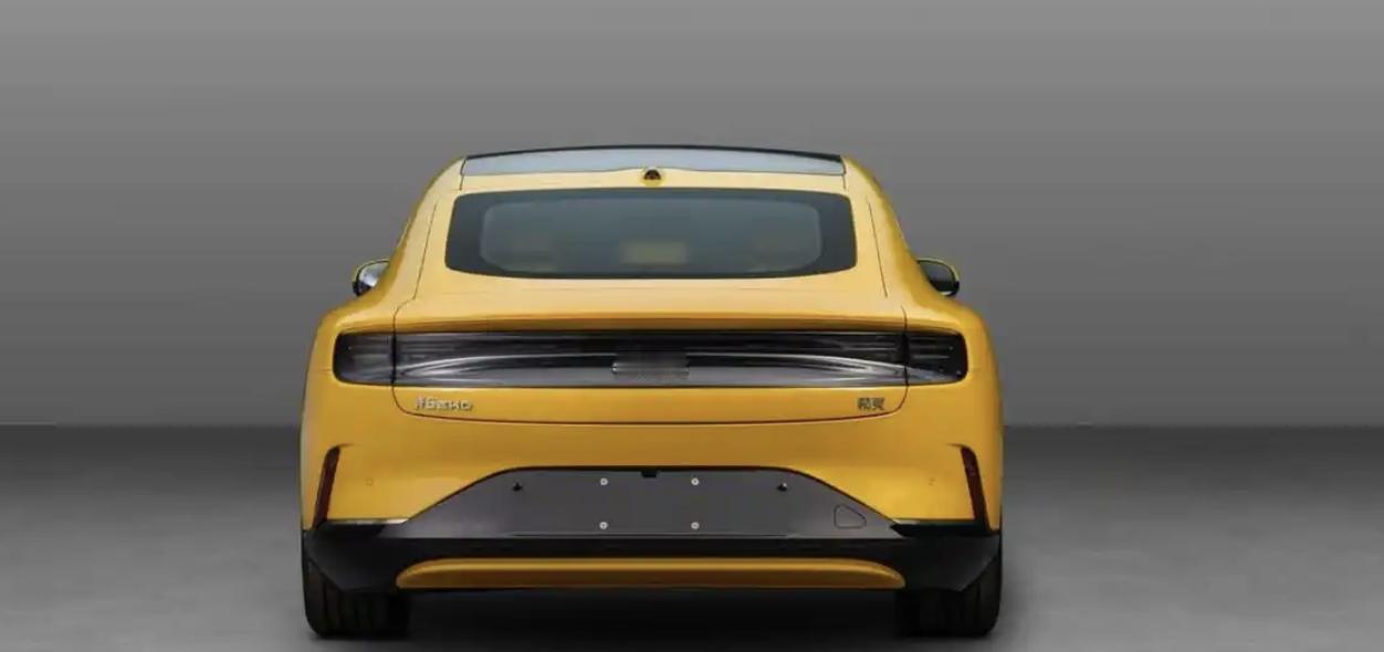 从smart这个精灵在国内电动化后就开始变成了巨灵，虽然不知道巨化后的精灵成绩是