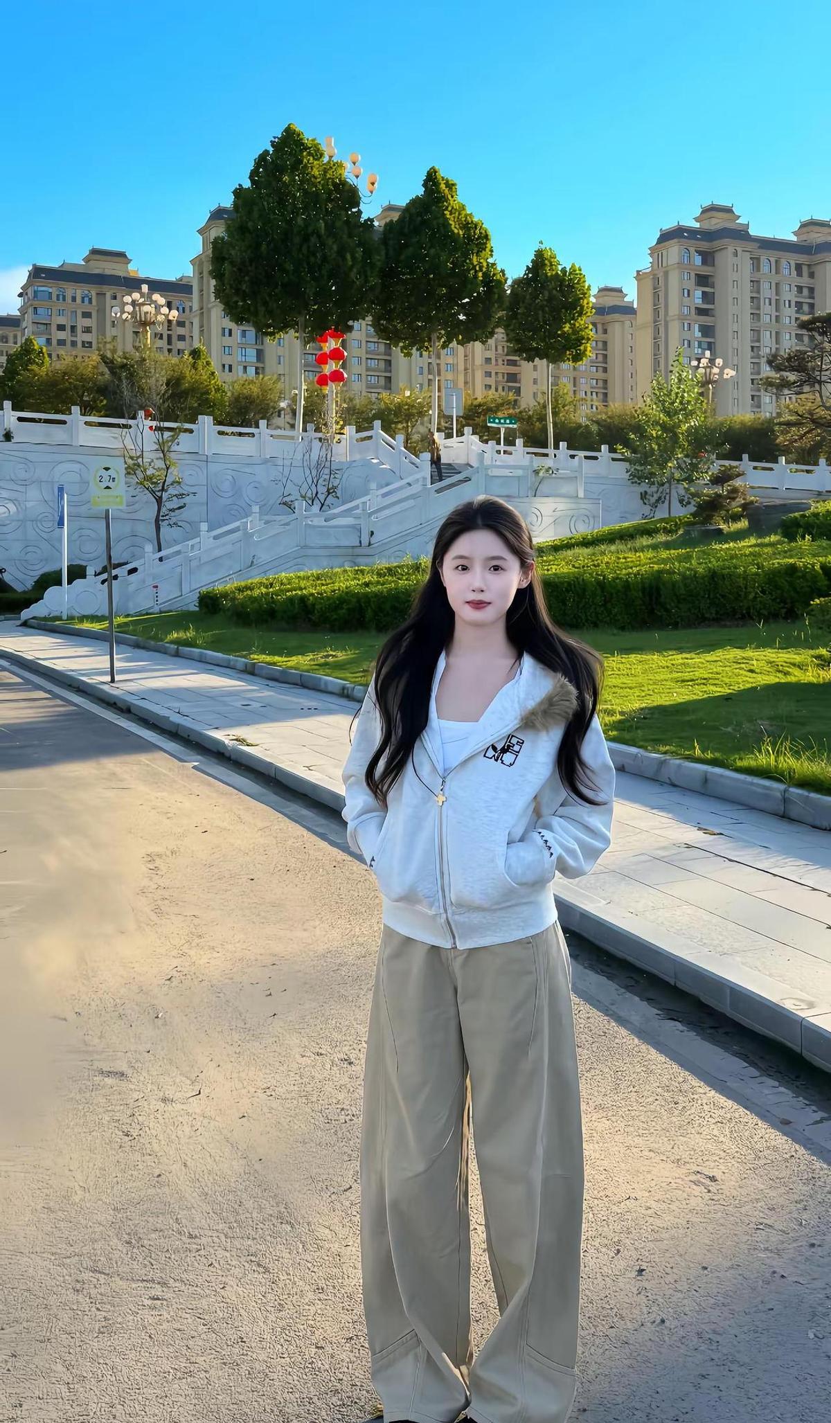 一条灰毛衣穿了217天，没人笑你穷，反而都来点赞。
以前怕穿重复被说没品味，现在