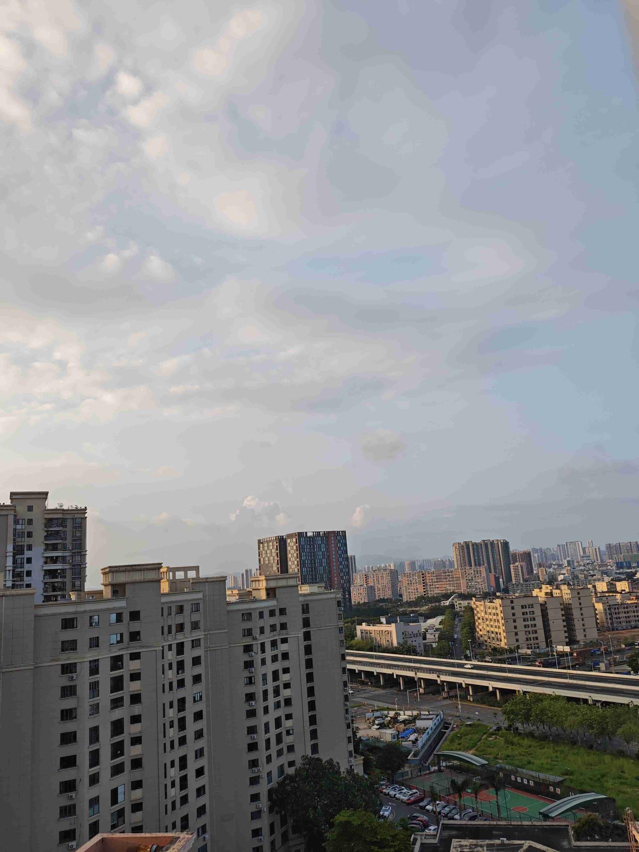 我的今日状态：😁轻松愉快
我这里的天气：🌤️多云深圳今日多云，气温27度到3