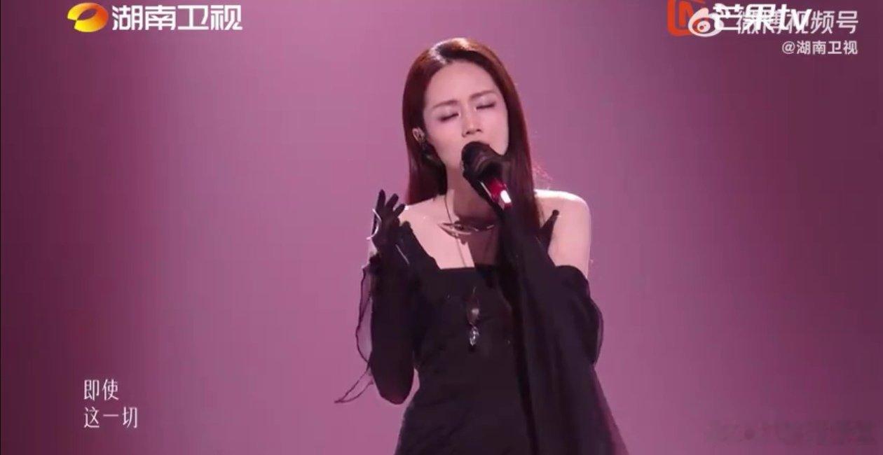 被歌手舞台温柔包裹，刘惜君拥有充足安全感，沉心打磨演唱，传递独属于她的音乐故事刘