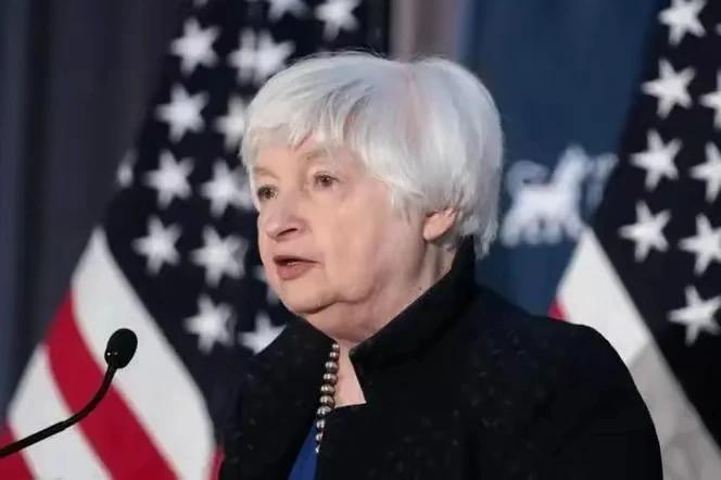 美国财长耶伦在接受美媒采访时，遭主持人质问，非常尴尬。

主持人：您提到中国电动