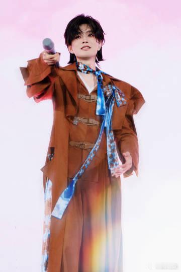 王敬轩古风灵珠我一听就知道这是王敬轩还是妖扬 生日见面会上的王敬轩，宛如古风灵珠