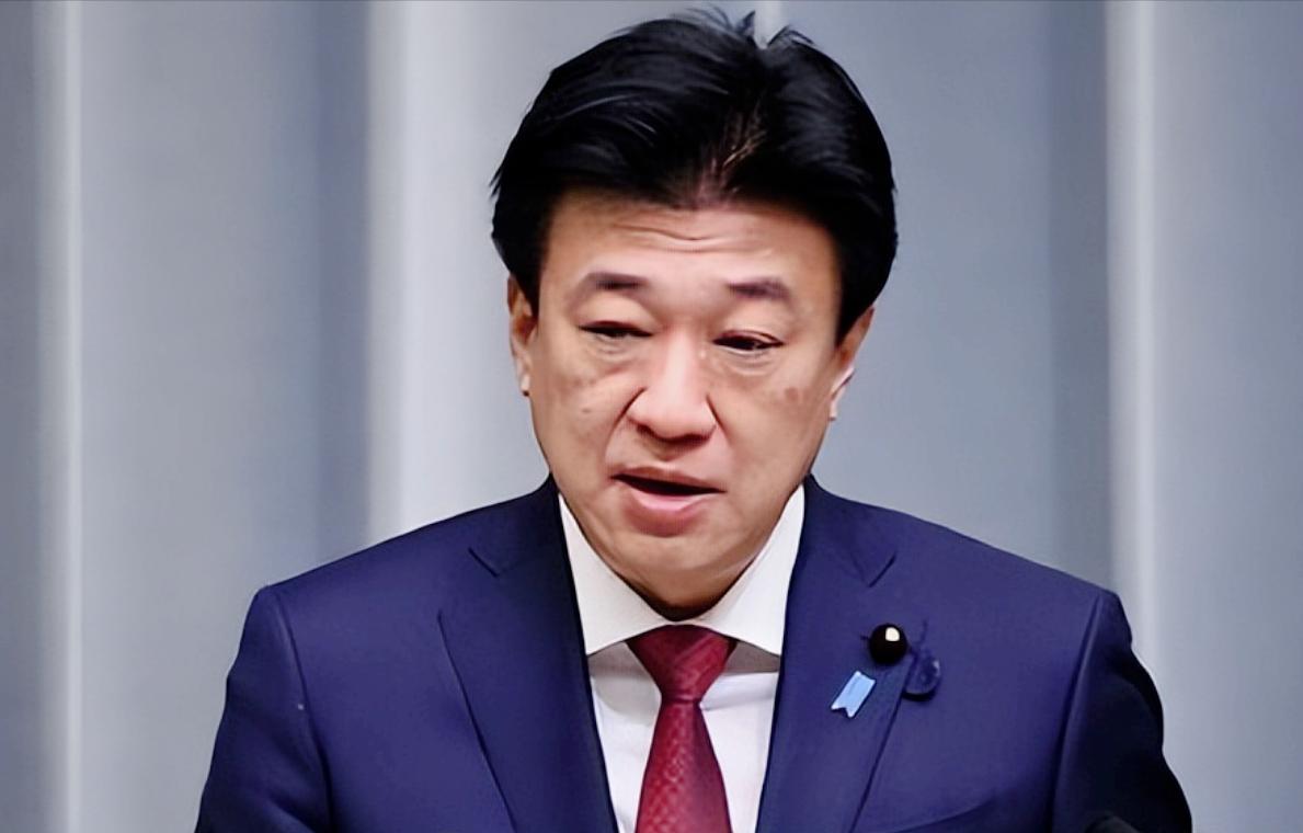 中方出手！冻结资产、终身禁入！日本“前总参谋长”被制裁，日方不到24小时回应太苍