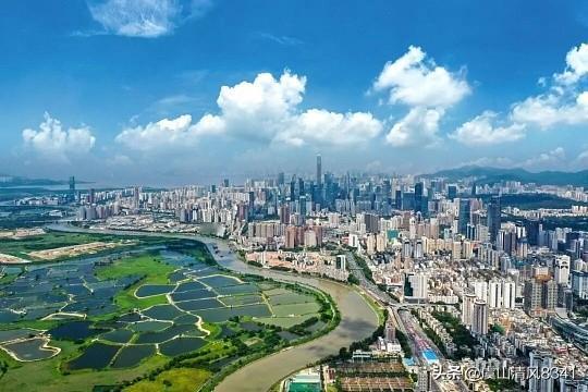 🏞️ 名字由来：因河得名

“圳”（zhèn）在客家方言和古汉语里，指的就是田