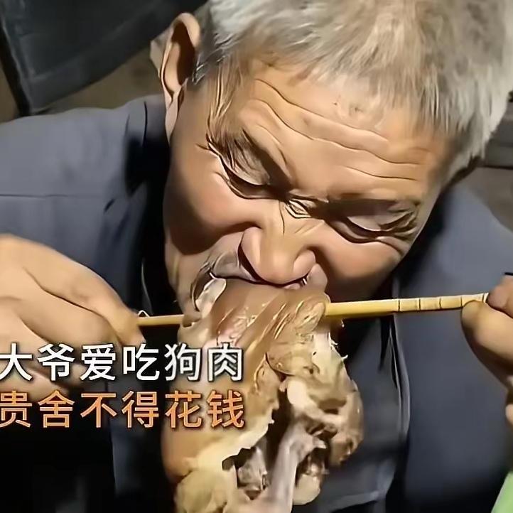 你能想象吗？湖北有位大爷，把家里发情的母狗牵到村口，好家伙，一下子引来了五六只公