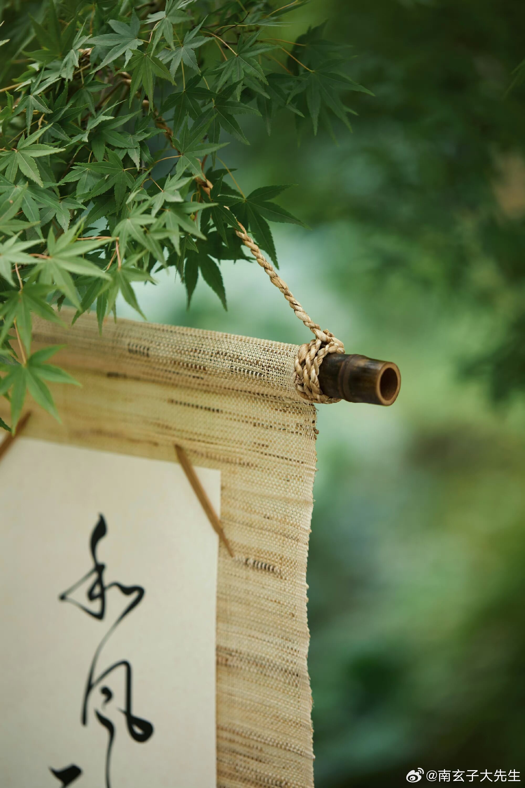水土旺的人很难瘦，水旺金旺的人脸圆圆，但眉眼深邃，土旺的人背厚肚子肉多，水旺屁股