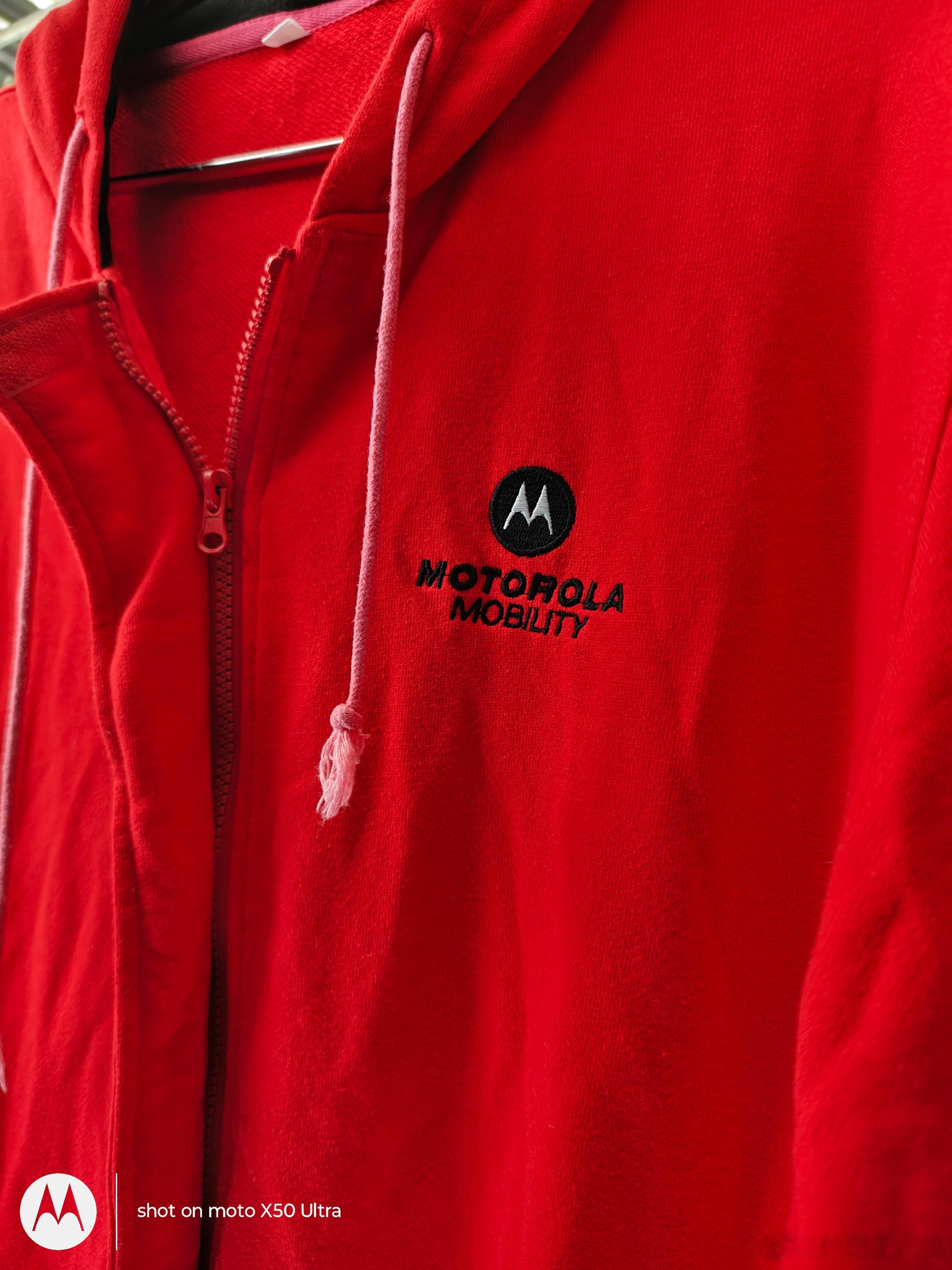 Motorola春天的衣服不用多买了，有Moto的卫衣穿