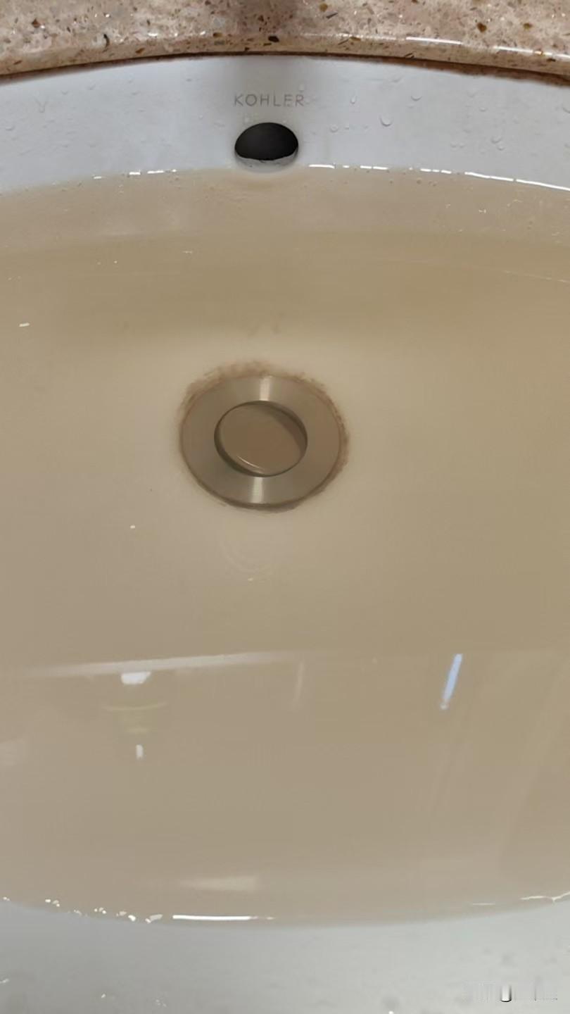 投诉岳阳自来水公司
        岳阳市自来水公司停水很准时，恢复供水没准时。