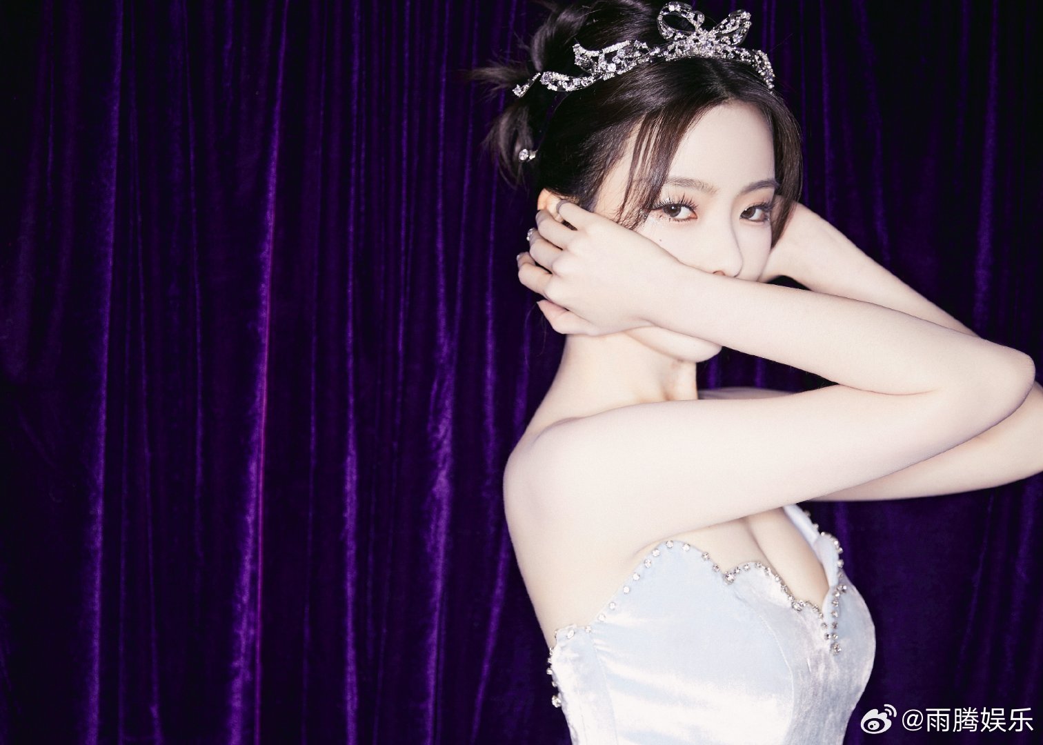 #硬糖少女303##陈卓璇# 今日份糖妹新鲜物料陈卓璇腾讯娱乐年度盛典工作室更新