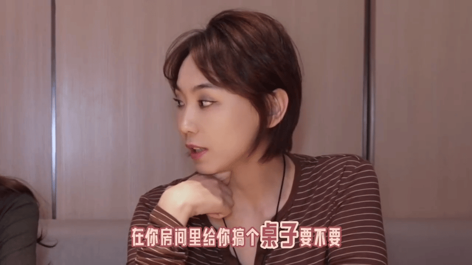 娜扎新年vlog活人感松弛感拉满了！是提前下班的漂亮姐姐呀马年醒来速速播出吧！想