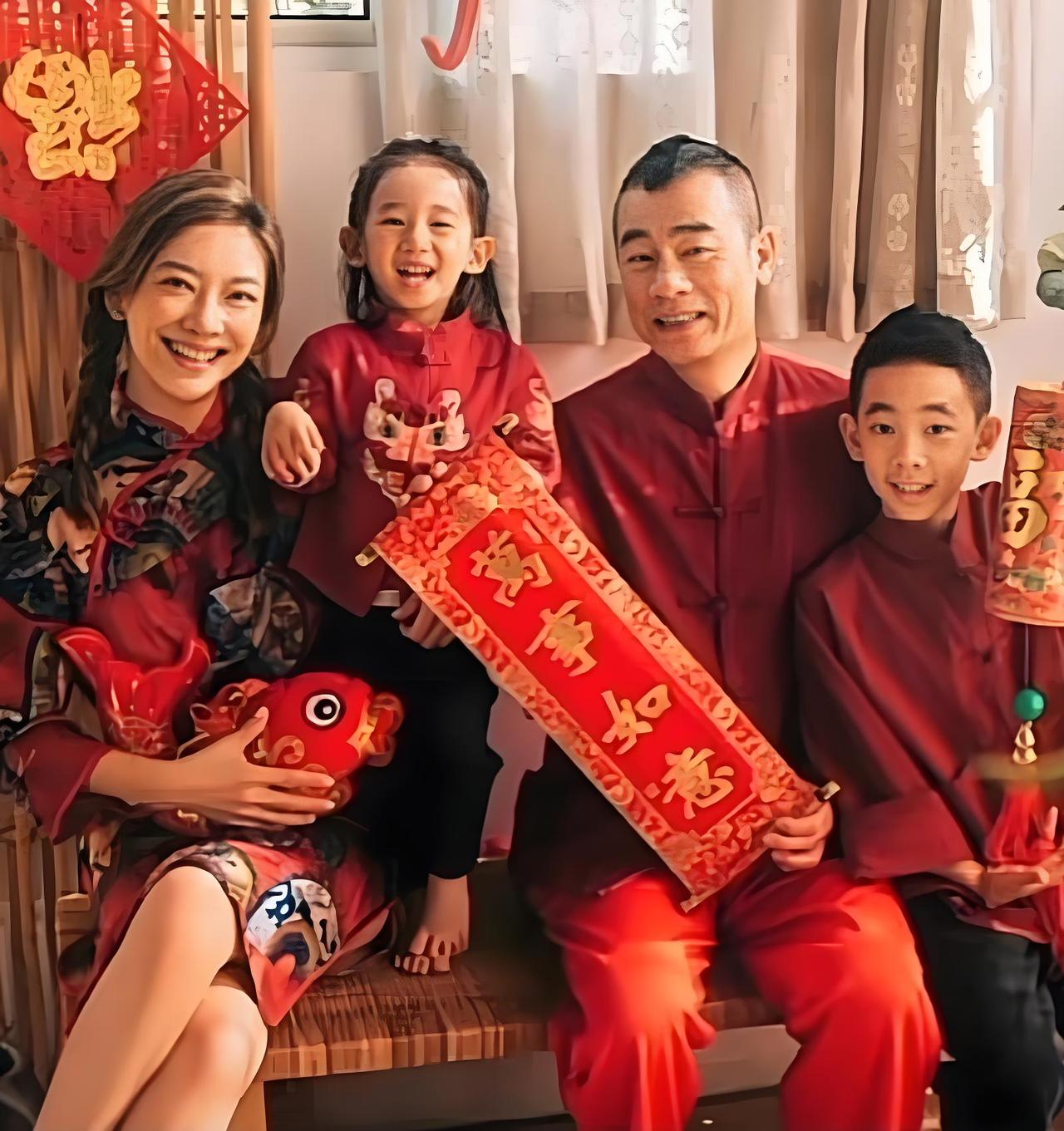 59岁的陈小春，他是不是还有1年就可以退休了。不过他的两个儿子还小，应该还会继续