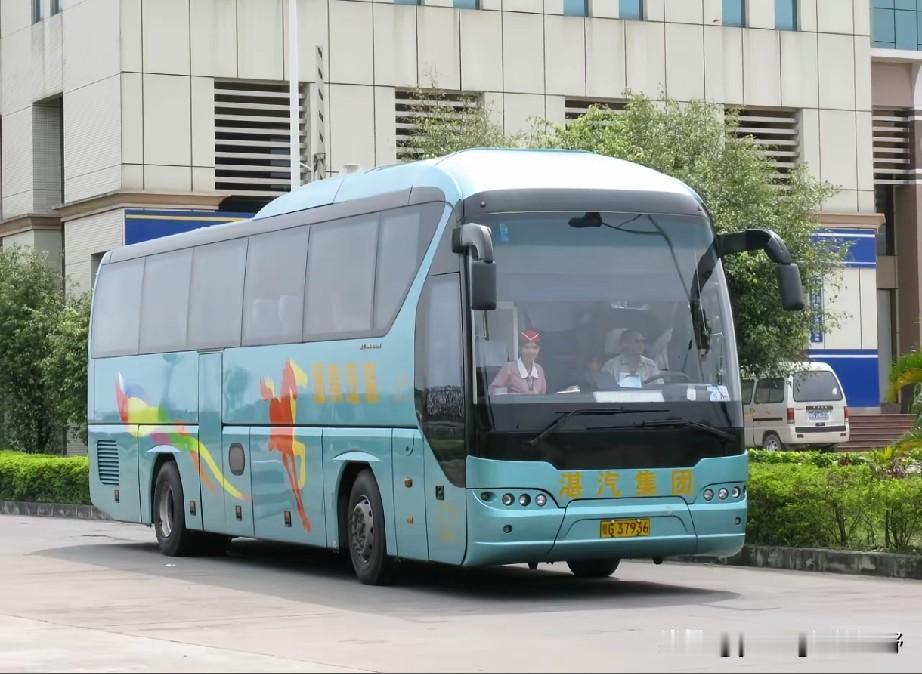 2000年至2010年左右的湛江长途客运班车。那时候正是公路客运的繁华期，湛江当