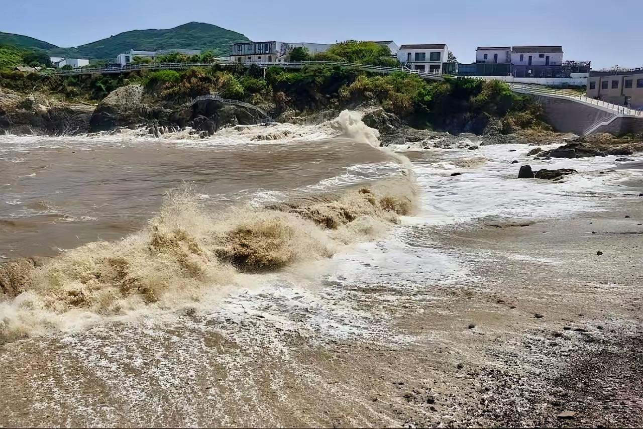 台湾紧急喊话大陆
8月7日，台湾紧急喊话大陆，原因面是针对今年第13号台风白海豚