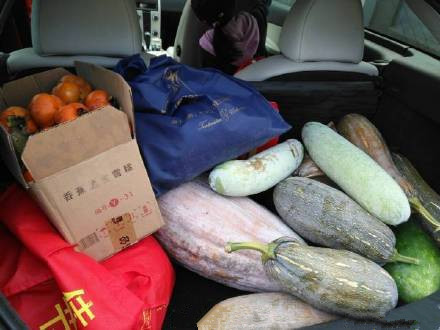 行李箱再大，也装不下父母的爱，一点一滴都是无尽的不舍和牵挂。[心] ​​​