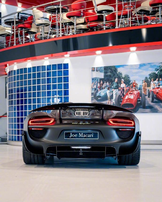超级跑车，哑光黑保时捷918 Spyder！ ​​​