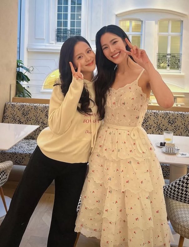 Dior 美人同框✌️💓邝玲玲 & JISOO 金智秀时装周巴黎时装周 ​​​