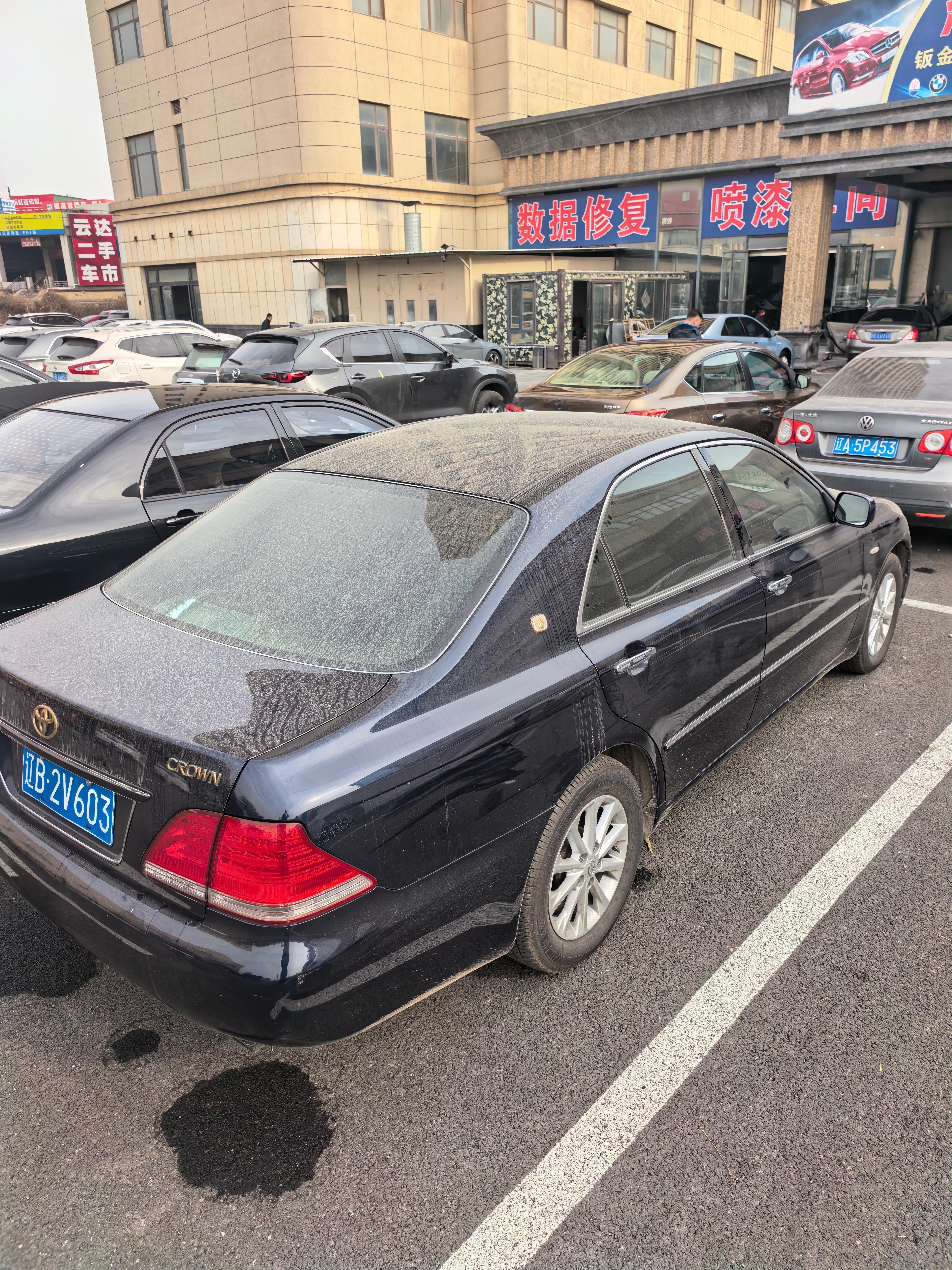 刚给 ES8 送去提车衣再来看看我的老皇冠这座椅质感怎么样？忽略原车主的红色地毯