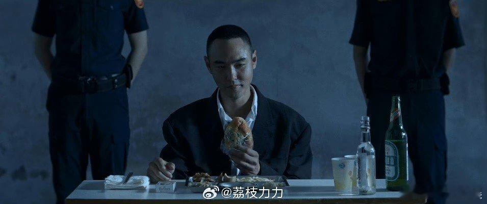 #阮经天问你要吃面包吗# 陈桂林执行枪决前吃面包，你要吃吗。怕了怕了 ，#周处除