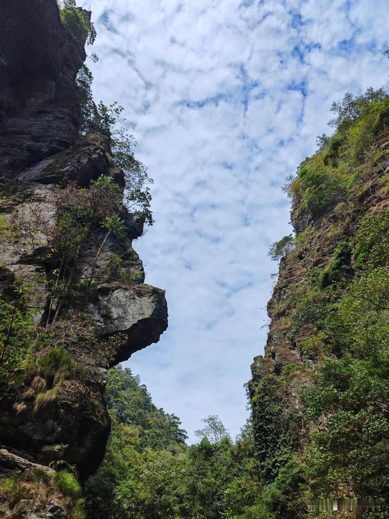 这次国庆假期回老家，发现一处虽然名气不大、但自然风光非常壮美的宝藏景区——大熊山