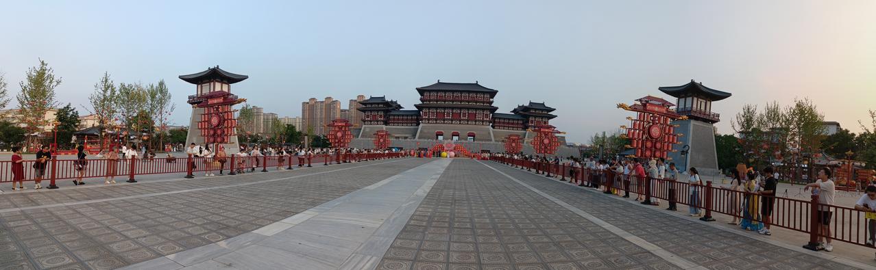 量化2026年上半年喜报：
市场近1230多家量化基金，其中百亿规模量化基金14