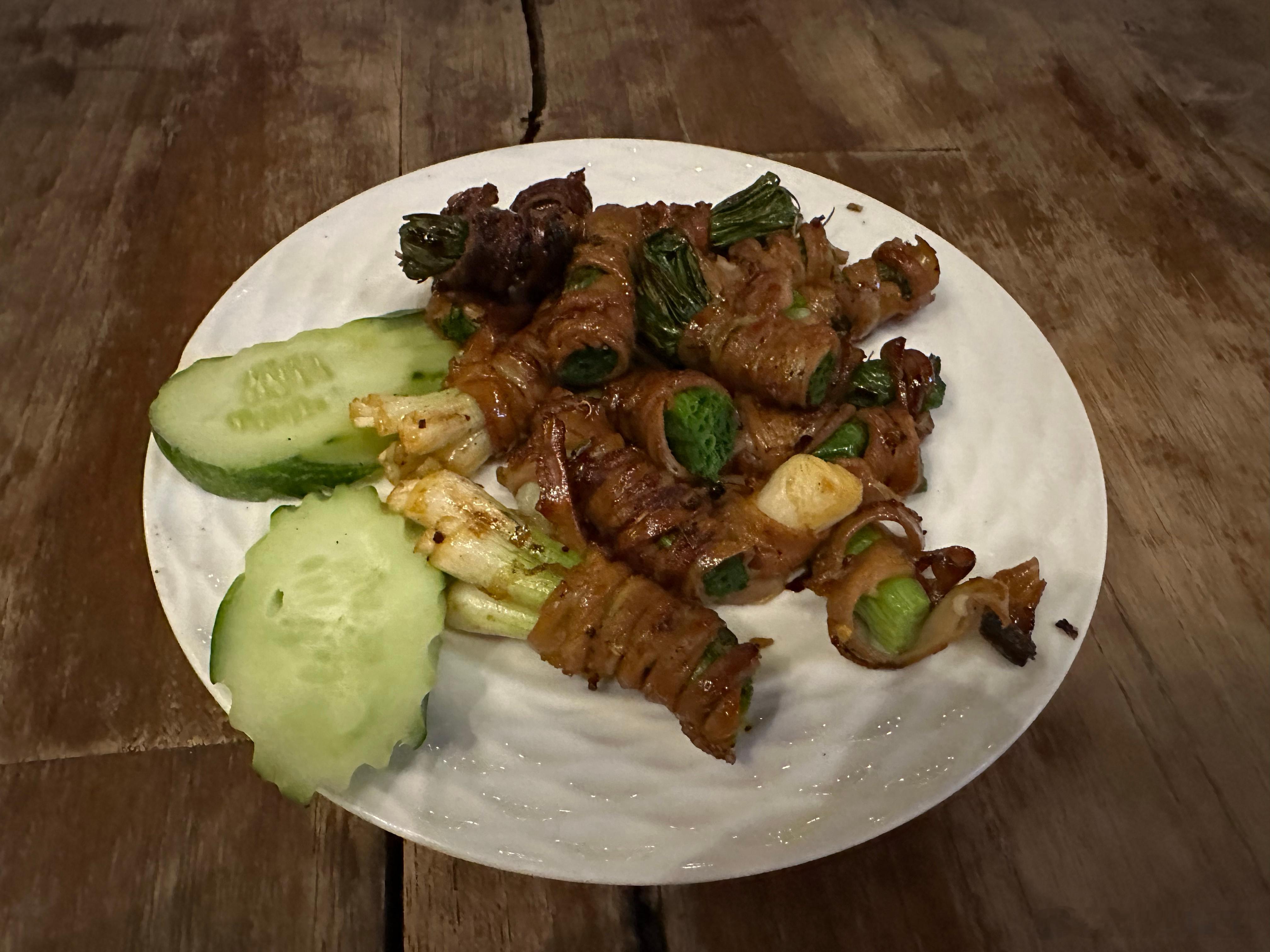 又是简单吃一点的一晚。[举手]  