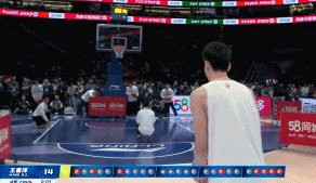 三分大赛，原帅一分绝杀贾明儒
北京时间3月3日，CBA全明星赛正在进行，来到三分