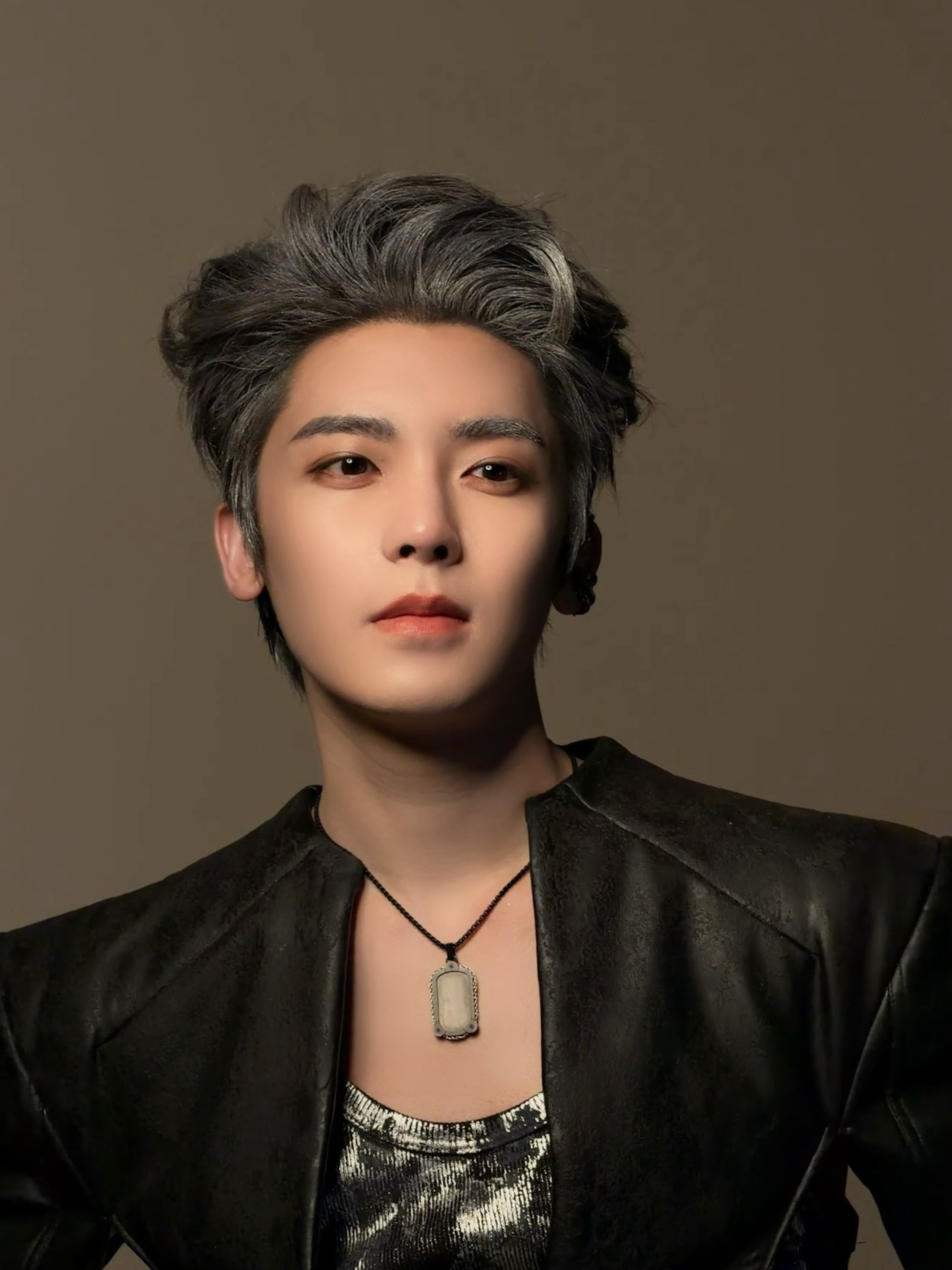 这个要开巡演的侯明昊好帅啊燥候演唱会！ 