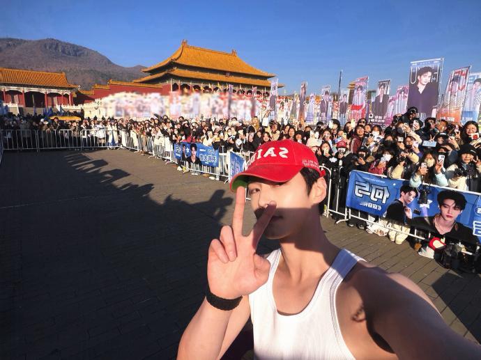 何与开机人人人从众 