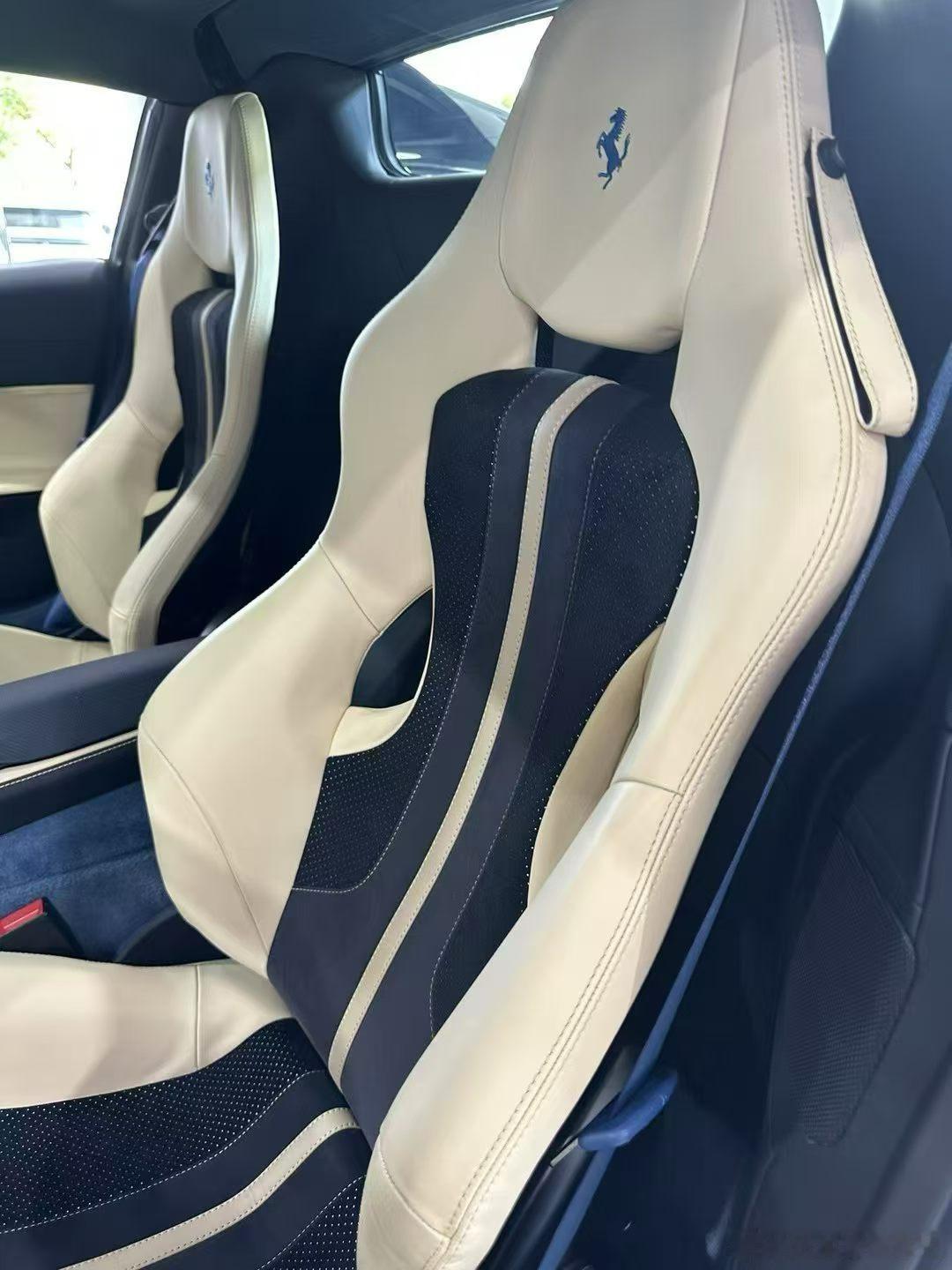 法拉利812 GTS22年上牌12000公里，完美车况选配赛道座椅·JBL音响·