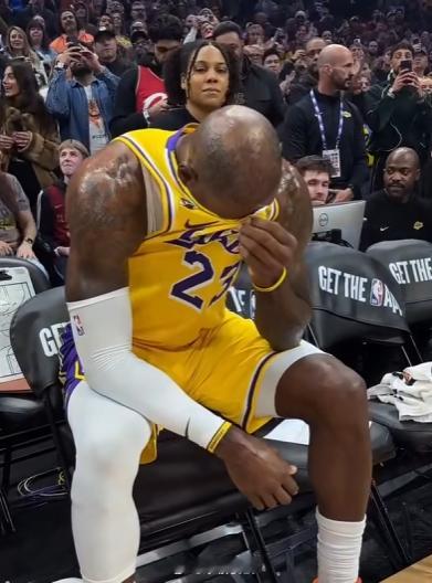 男人哭吧哭吧不是罪詹姆斯哭了博卡青年分享NBA