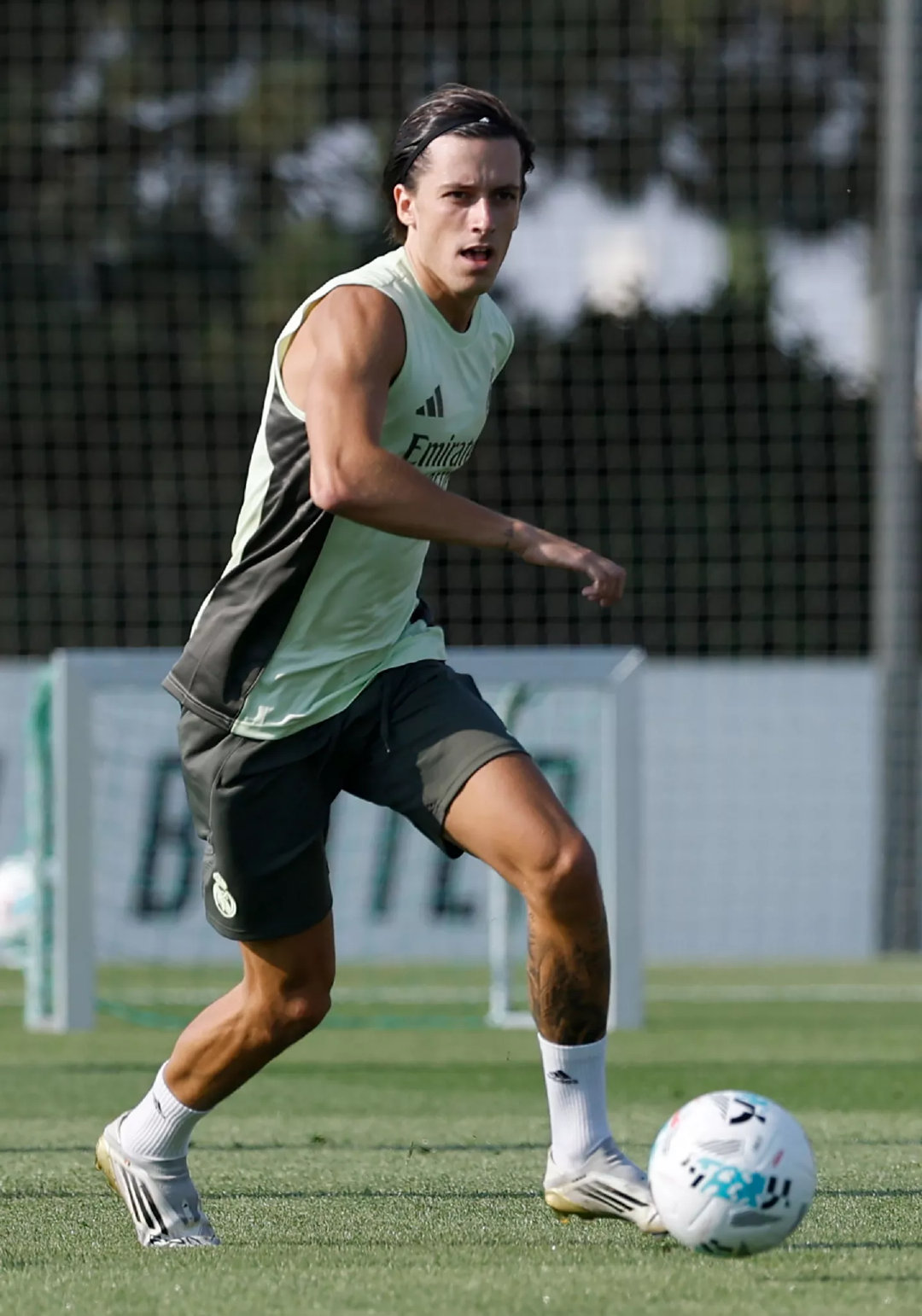 俊秀的卡雷拉斯。✨皇马训练halamadrid ​​​