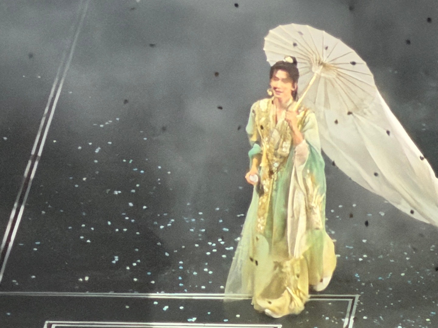 我的手机好糊！但是挡不住刘宇的美—— 