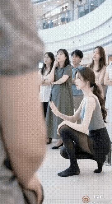 问世间情为何物，直教人以身相许！
这惊鸿一瞥的魅力和魔力，已让你食不甘味，辗转反