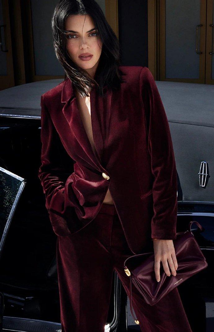 Kendall Jenner的业务能力，懂得都懂！认真工作的姐做有魅力了！！