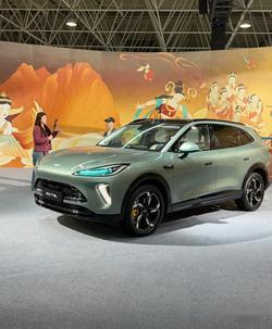 不同驾驶风格都能适配猎鹰 700 系统，系统可贴合驾驶习惯调整辅助力度，驾乘适配